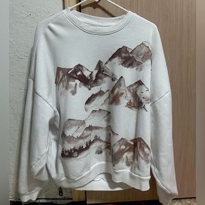 White Modish rebel medium sweatshirt, it is over sized. Very cozy/soft and cute!